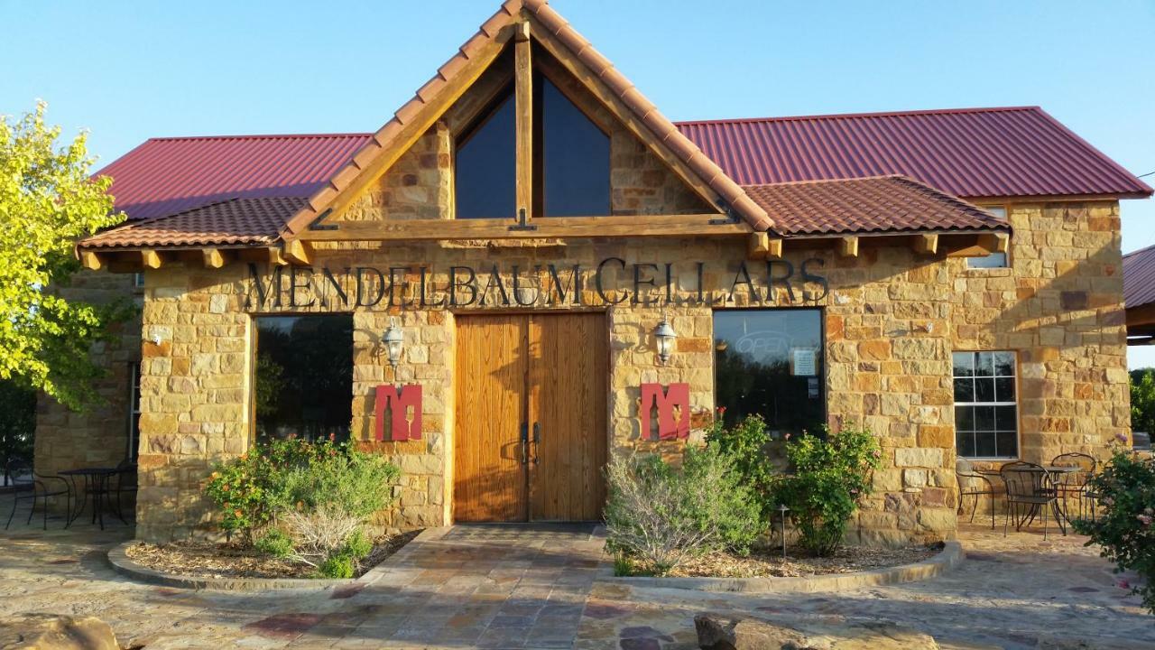 Pecan Cabin Fredericksburg Dış mekan fotoğraf